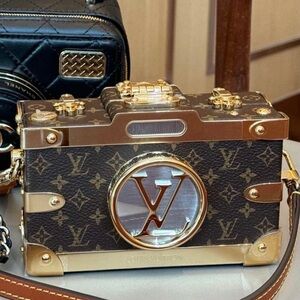 ❤️❤️❤️❤️IN SEARCH OF LV BAG❤️❤️❤️❤️
PLEASE MESSAGE ME IF YOU HAVE IS TO SELL!